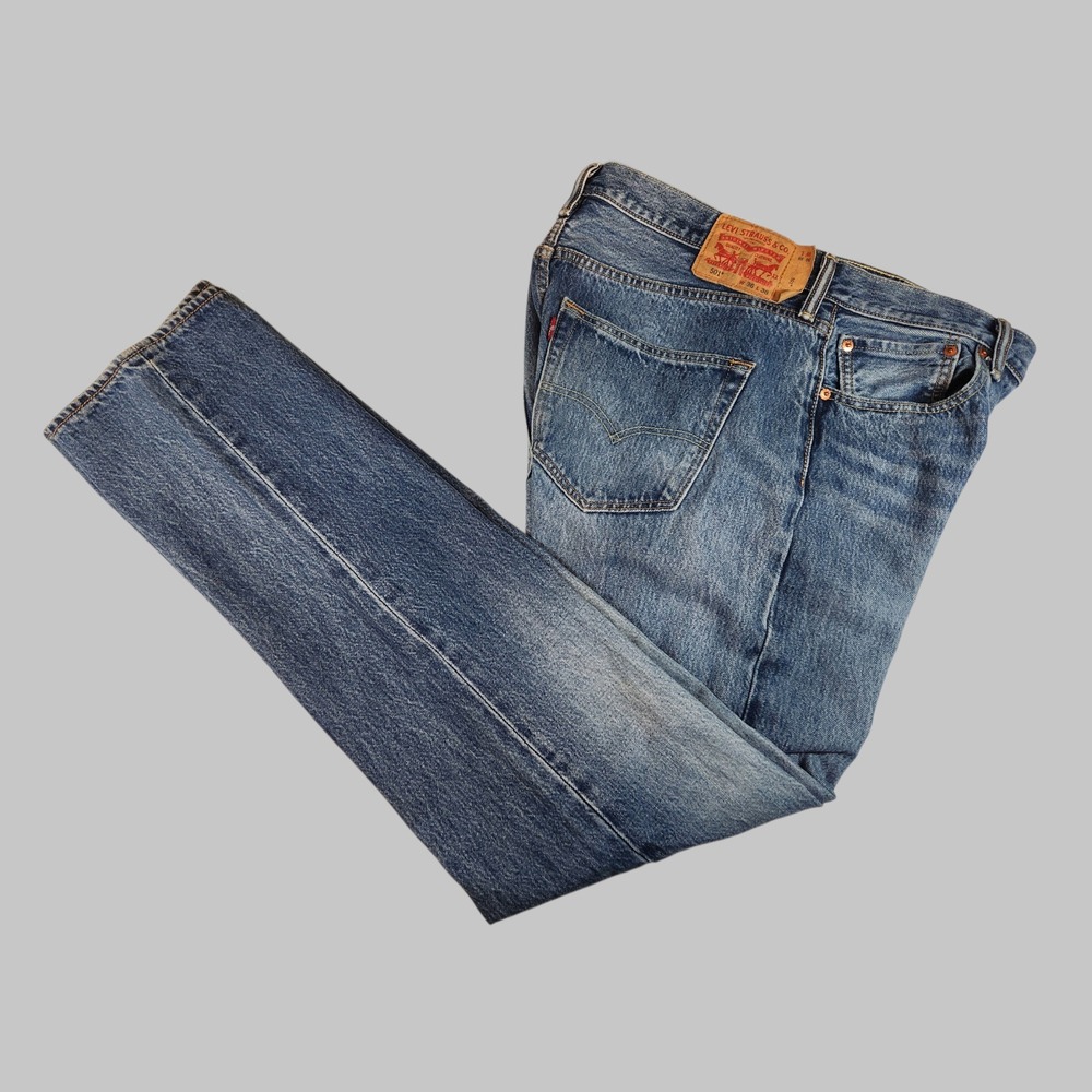 Levis 501 faded blue straight leg jeans size 36 x 36